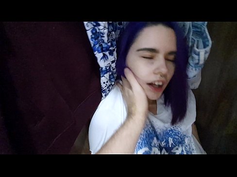❤️ 在壁櫥裡找到我姐姐並幫她射精 ❤❌ 他媽的 在我們 ❌️❤